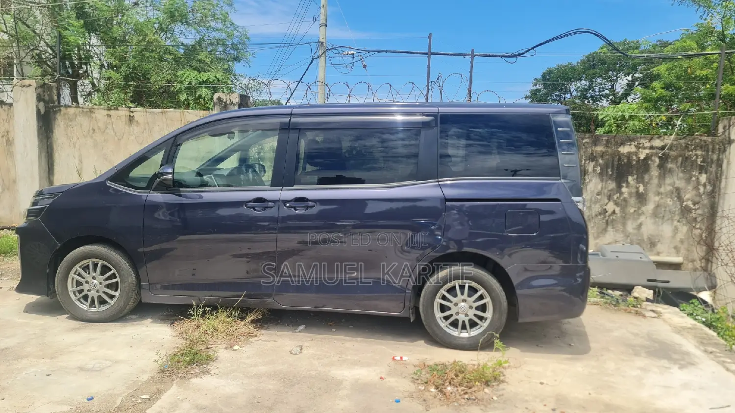 Toyota Voxy 2017 Blue