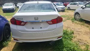 Honda Grace 2017 White