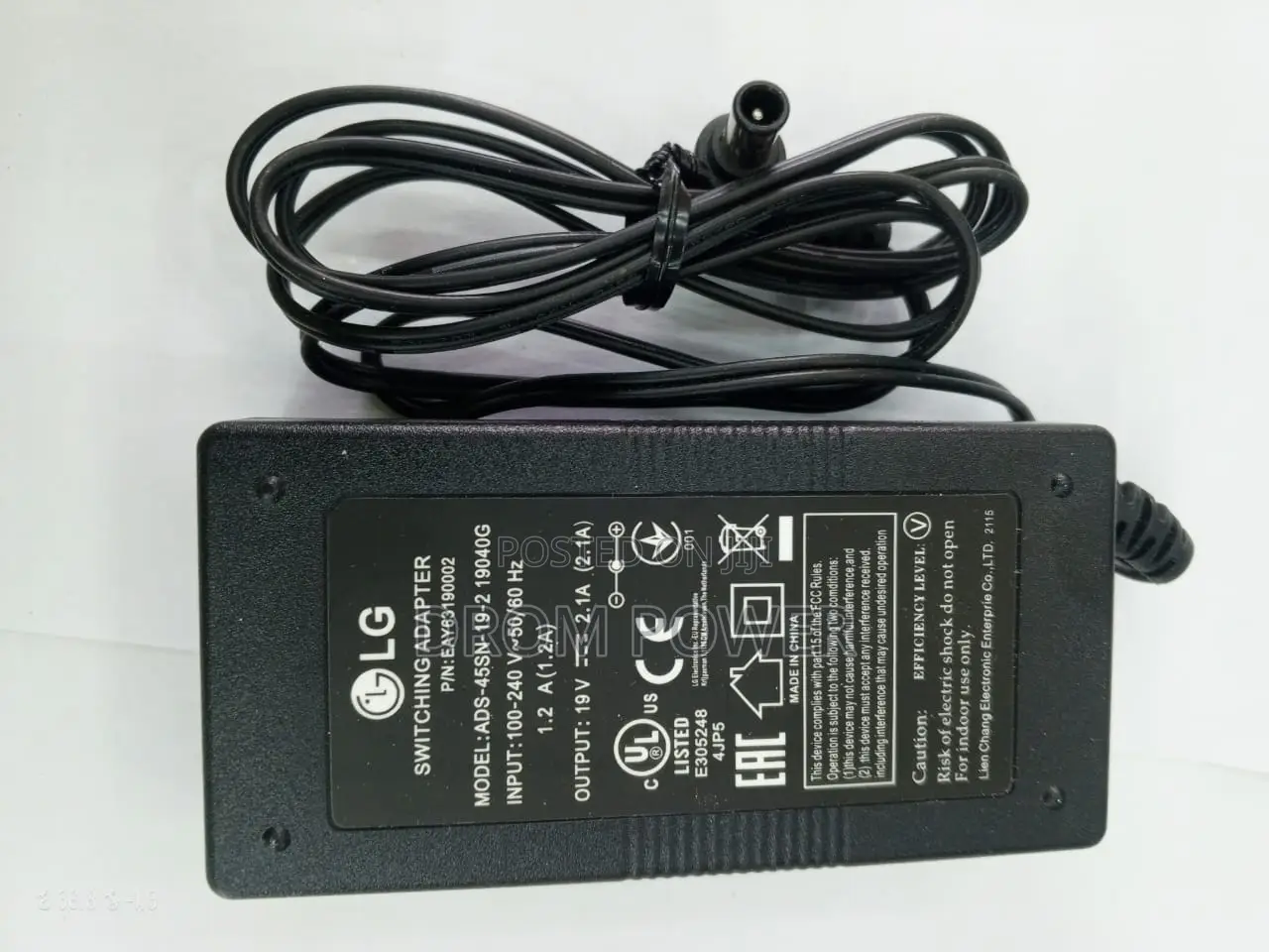 LG Switching Adapter 19V 2.1A