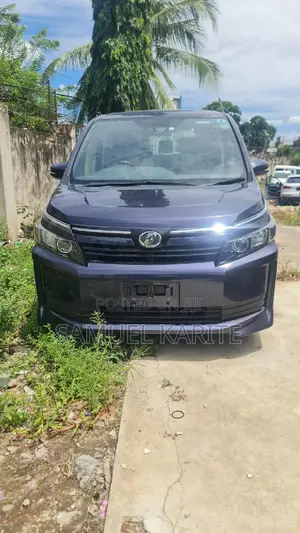 Toyota Voxy 2017 Blue