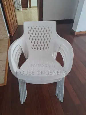 White Plastic Chairs With Metal Tubing