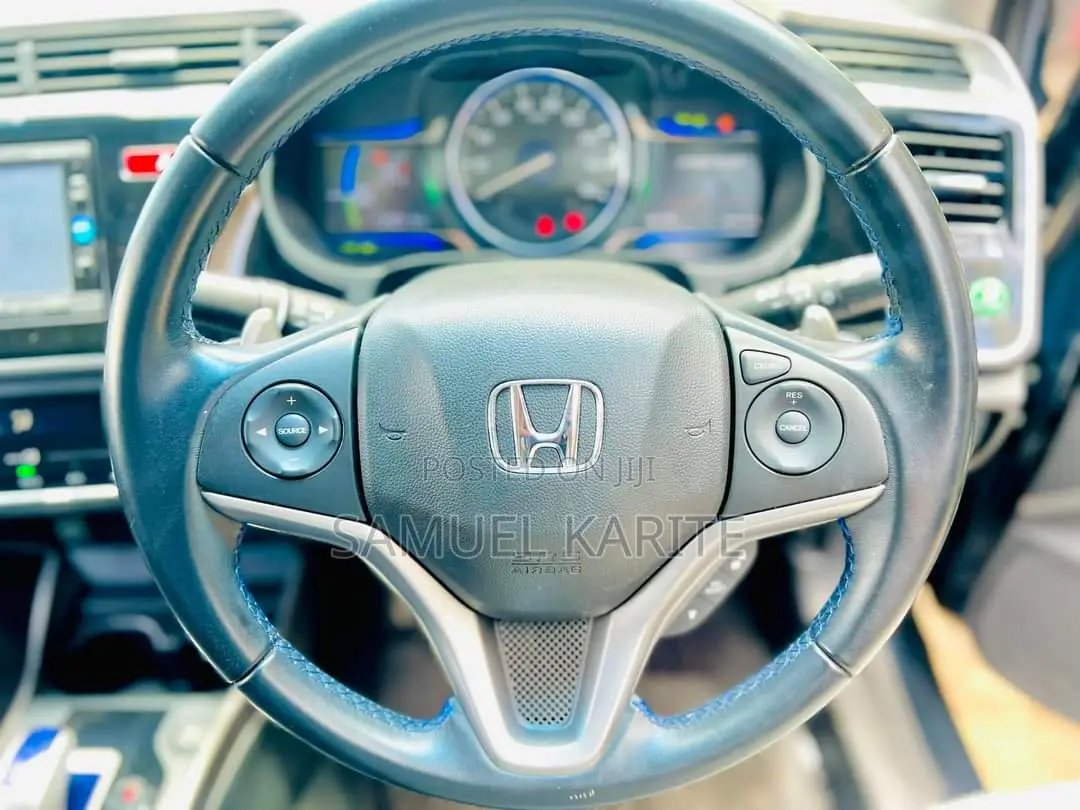 Honda Grace 2017 Gray