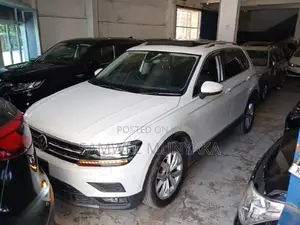 Volkswagen Tiguan 2.0T Sport FWD 2017 Pearl