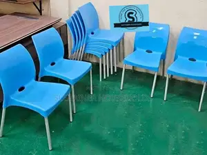 Qualified Hotel and Clubs Plastic Chairs