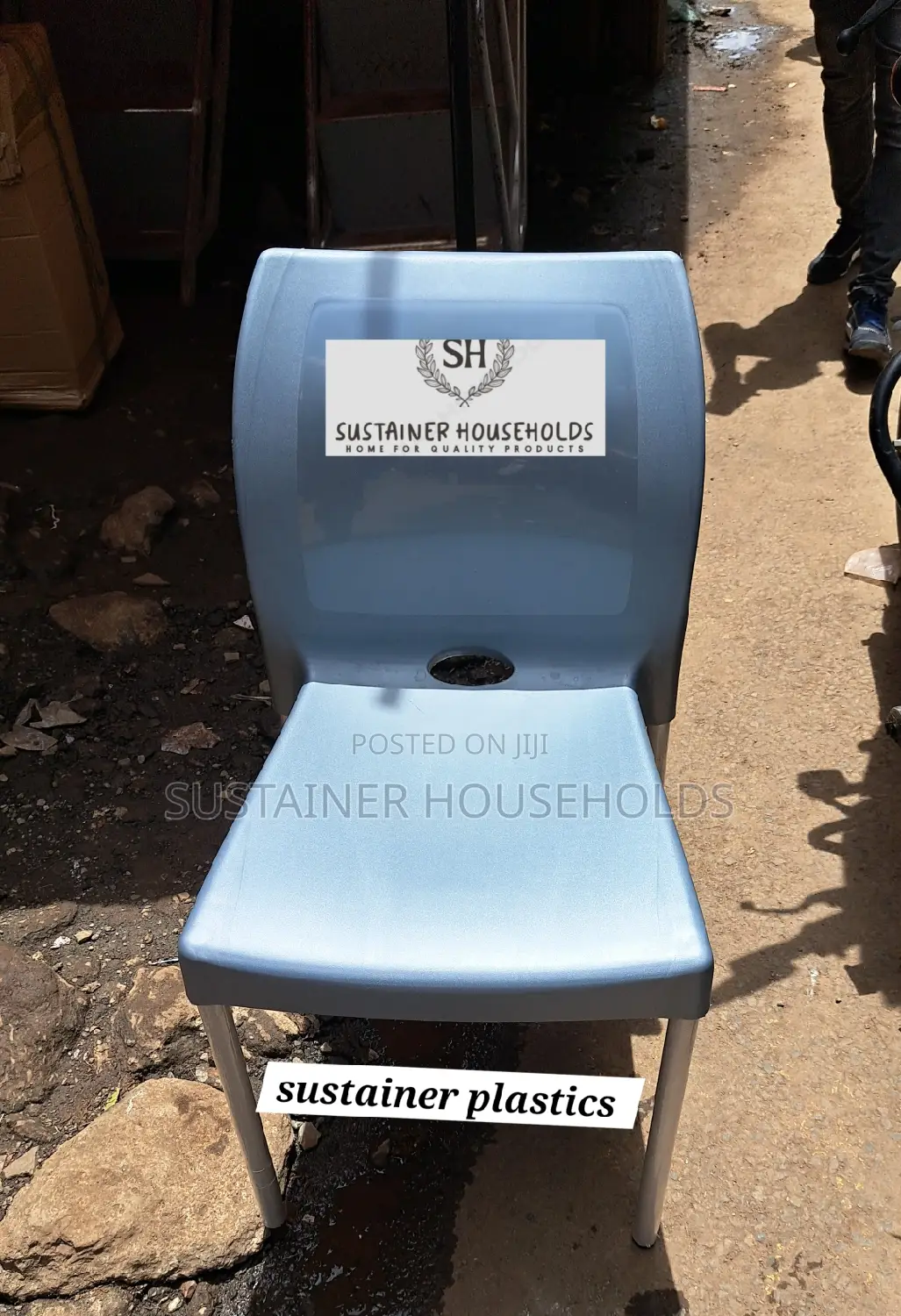 Silver Plastic Chairs With Metallic Silver Legs