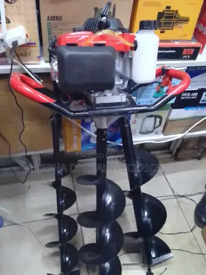 4 Stroke Earth Auger.