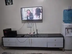 6ft Tv Stand With Golden Stands