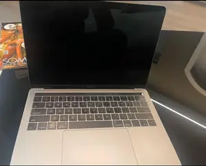 Laptop Apple MacBook Pro 2017 8GB Intel Core I5 SSD 256GB
