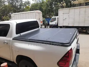 Tri-Fold Hard Lid Tonneau Cover for Toyota Hilux
