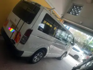 Toyota HiAce 2015 White