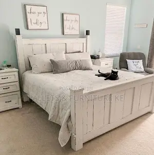 Farmhouse Bed and Nightstands(White)