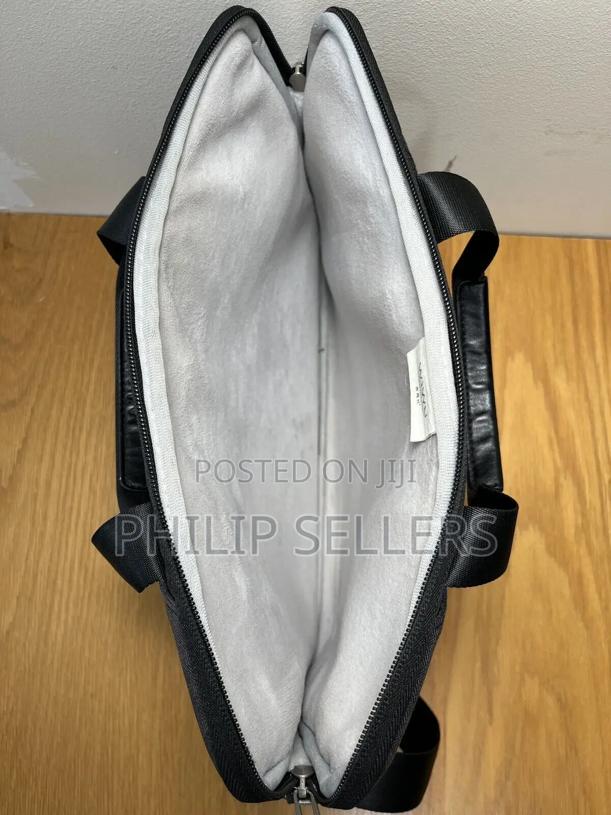 Wiwu Tailored 14” Macbook Air Laptop Hand/Shoulder