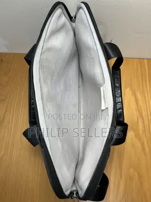 Wiwu Tailored 14” Macbook Air Laptop Hand/Shoulder