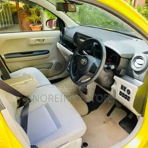 Toyota Passo 2017 Yellow