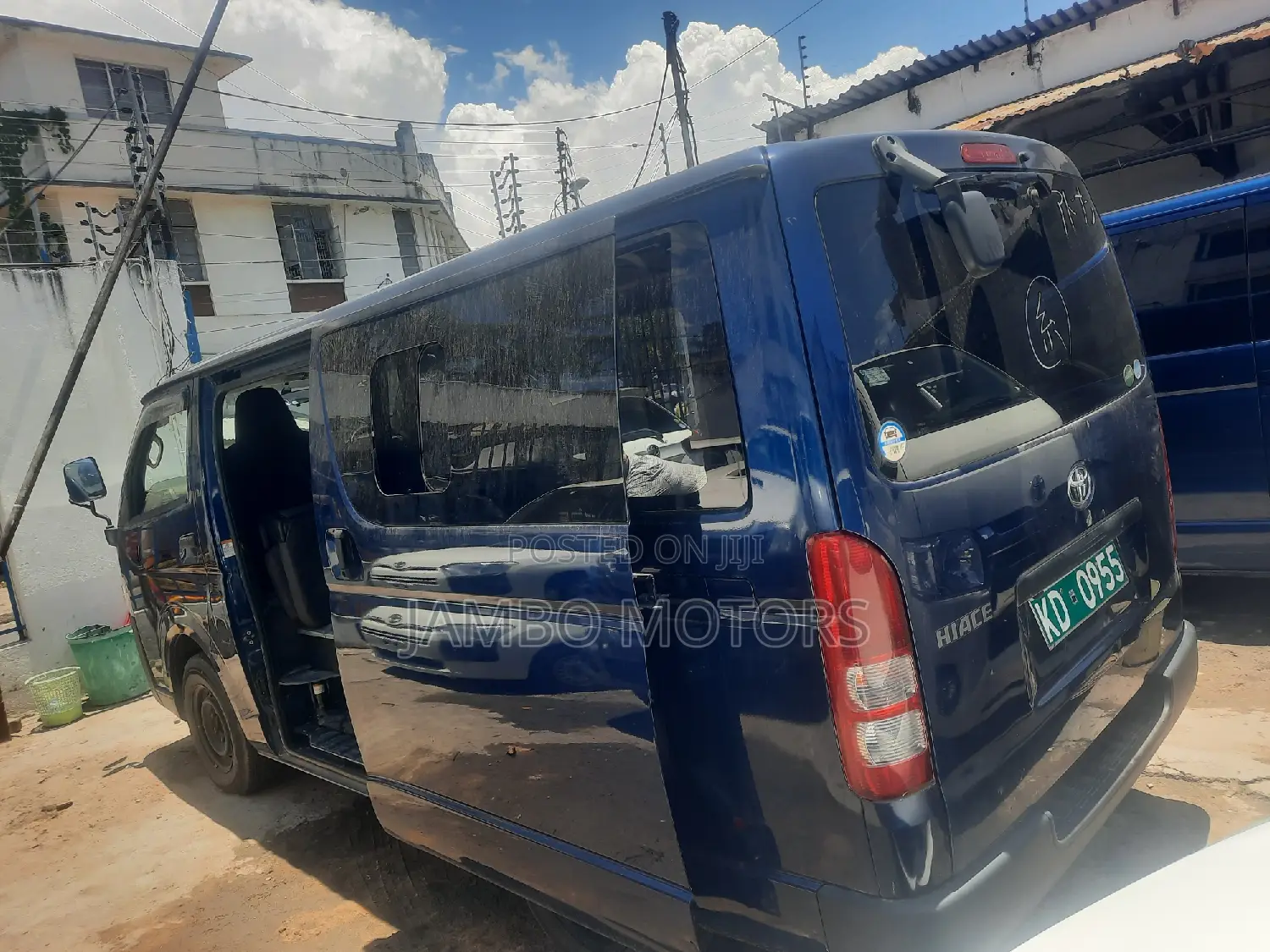 Toyota HiAce 2017 Blue