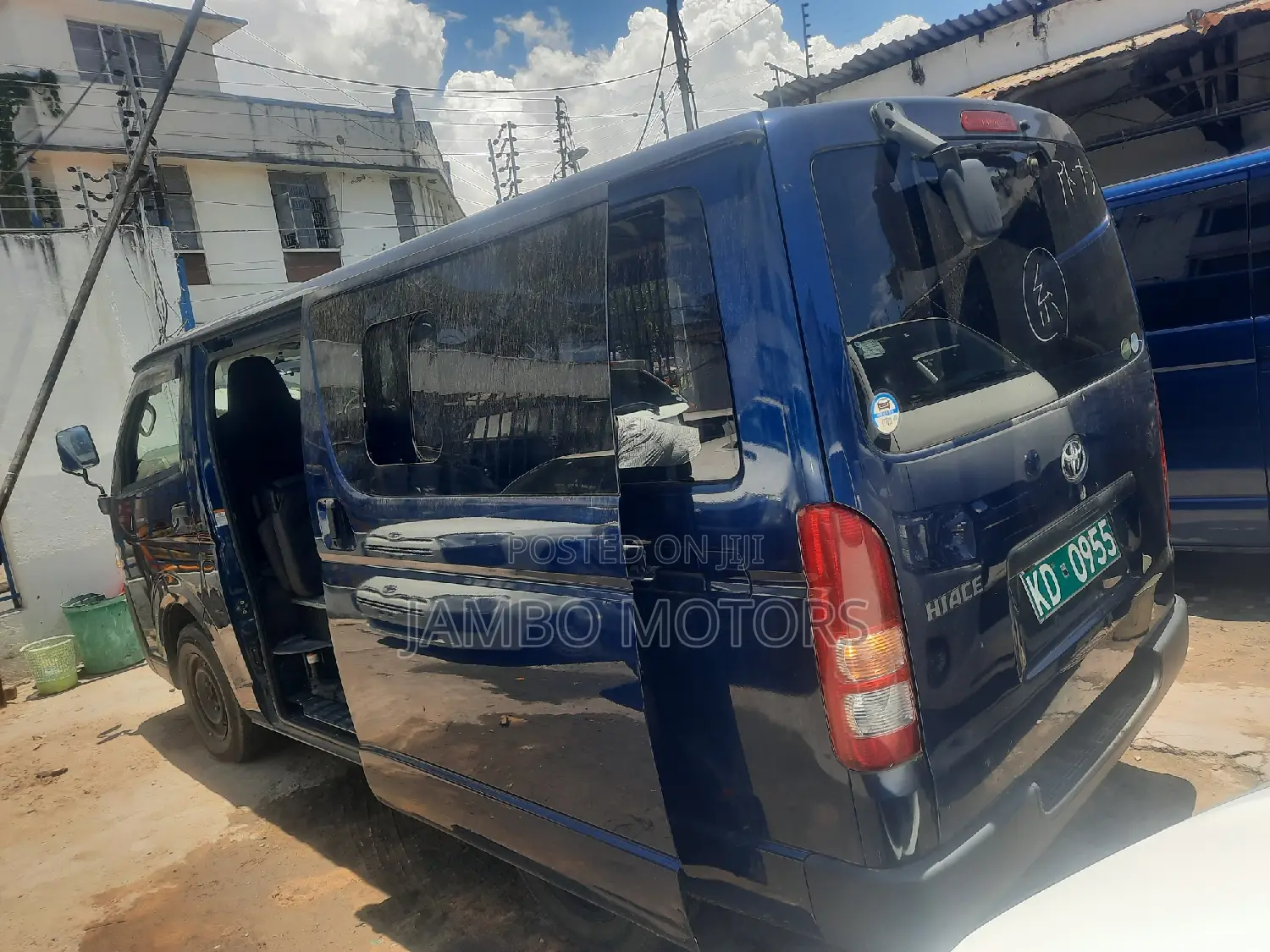 Toyota HiAce 2017 Blue
