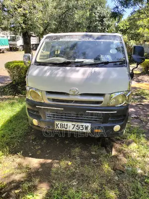 Toyota HiAce 2005 White
