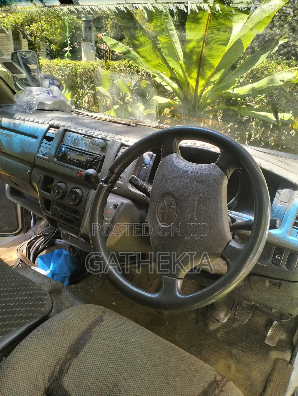 Toyota HiAce 2005 White