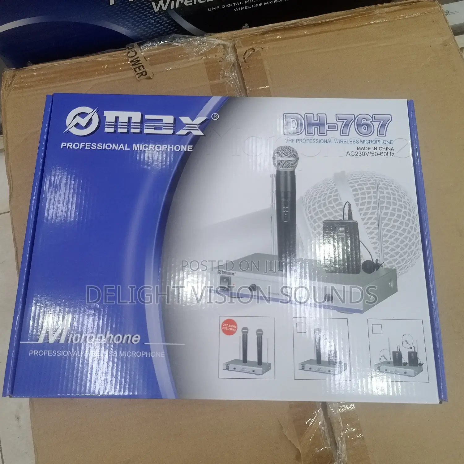 Omax 767 Wireless Microphone