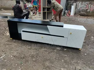Black $ White Luxury Tv Stand (6ft)