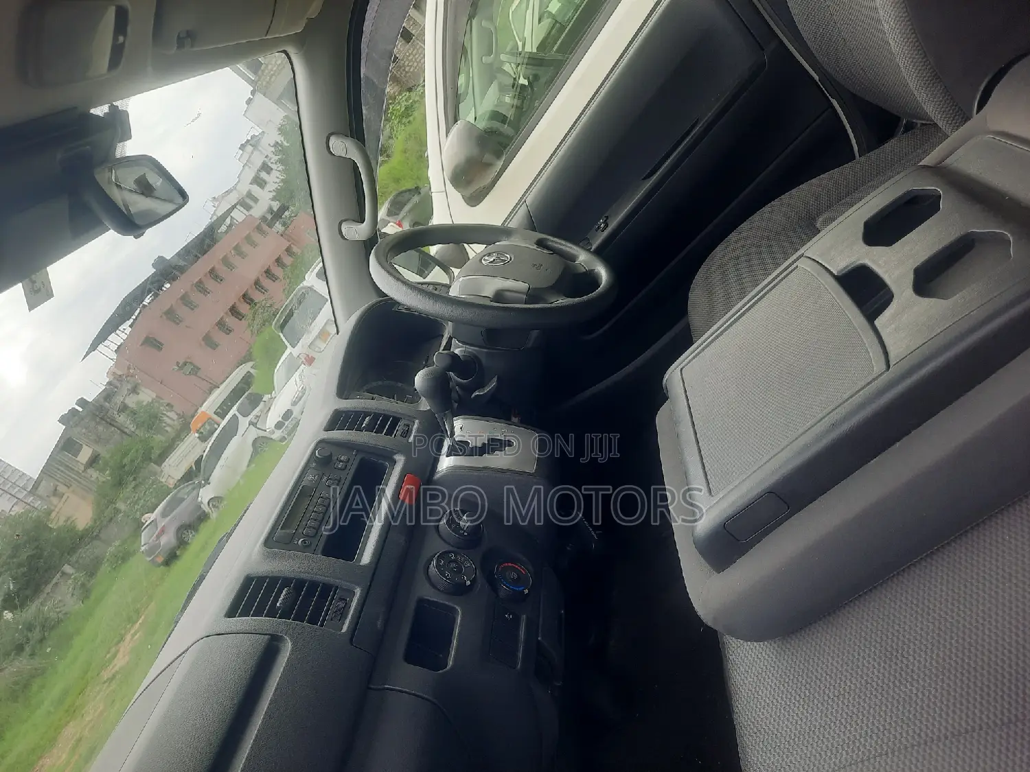 Toyota Regius 2017 White