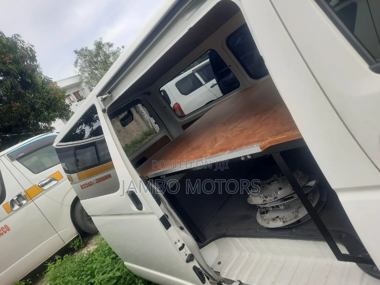 Toyota Regius 2017 White