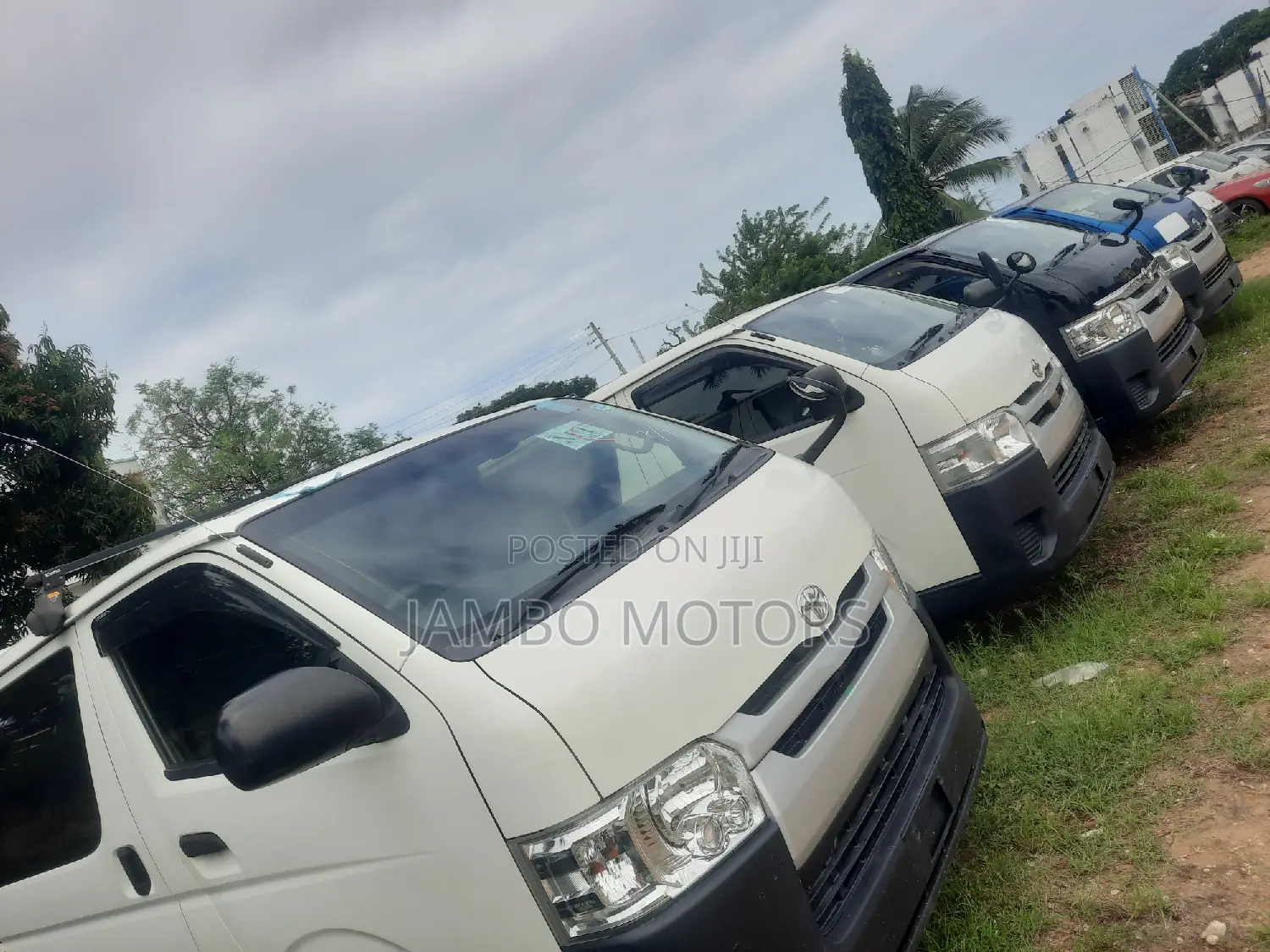 Toyota Regius 2017 White