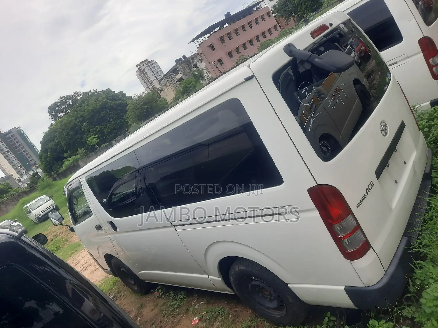 Toyota Regius 2017 White