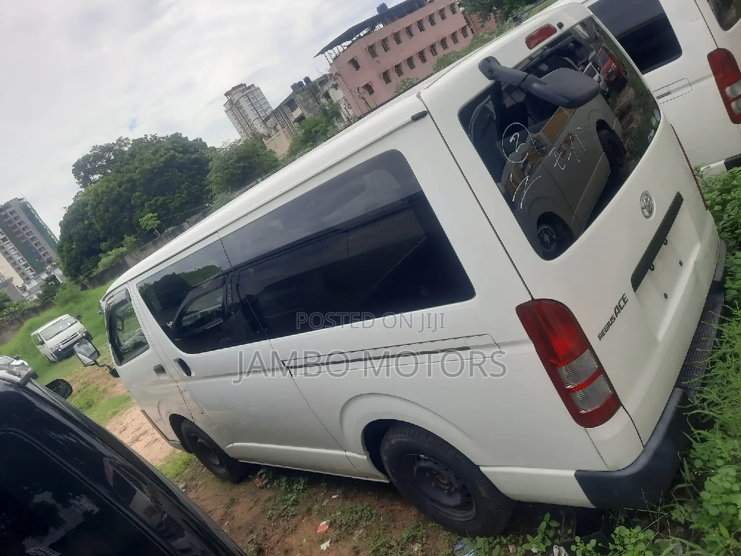 Toyota Regius 2017 White