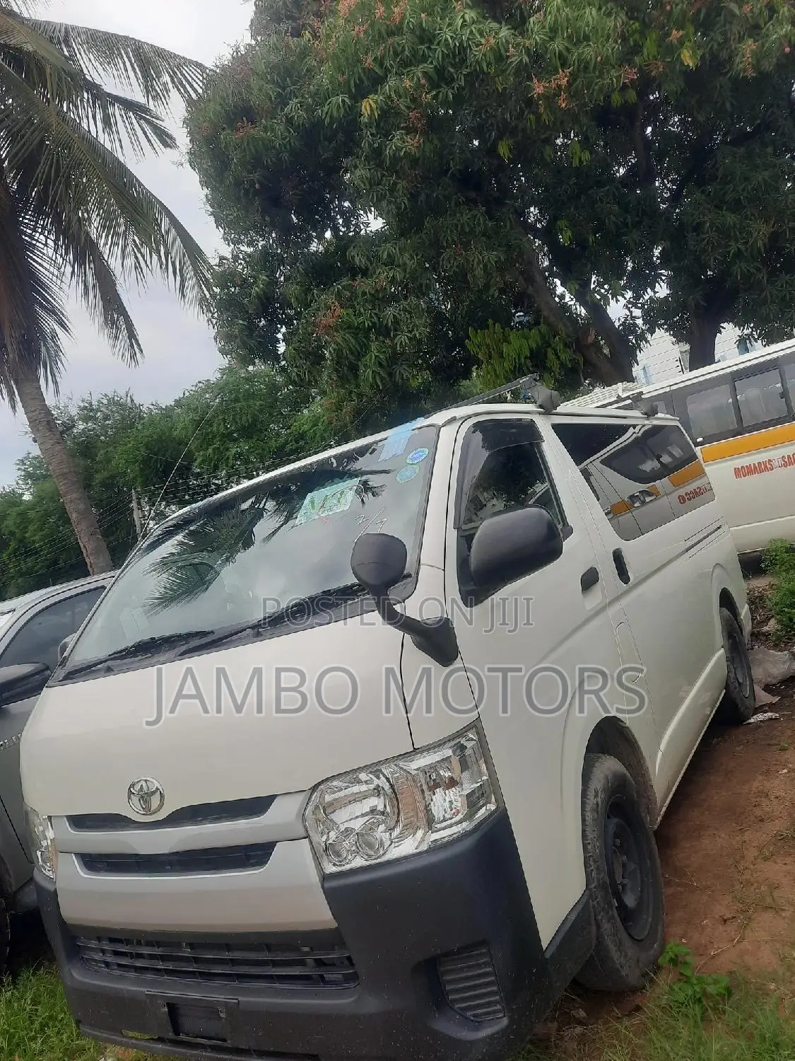 Toyota Regius 2017 White