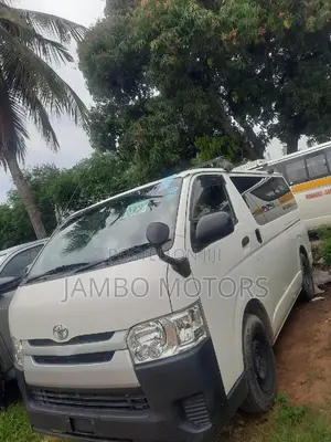 Toyota Regius 2017 White