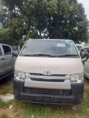 Toyota Regius 2017 White