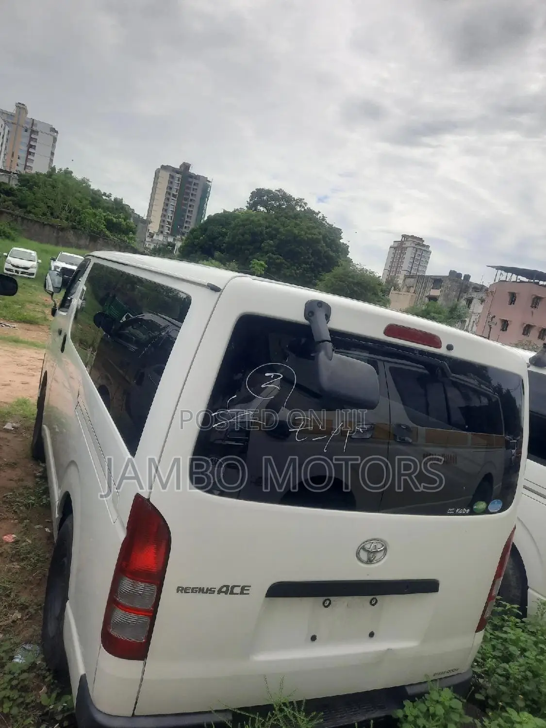 Toyota Regius 2017 White