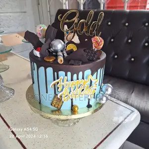 Birthday Cake, Chocolates Dripped Cake.1.5 Kg