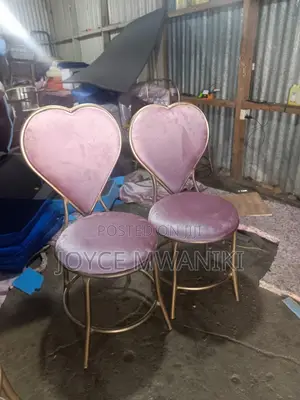 Manicure Love Seats, Baby Pink