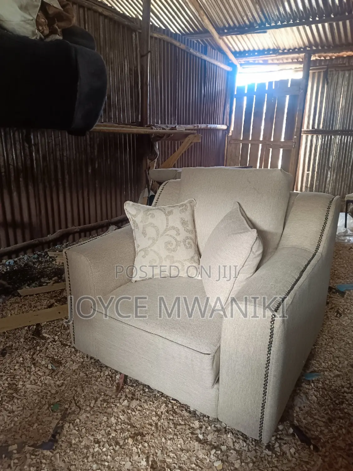 Single Sofa, Classy and Unique Design 