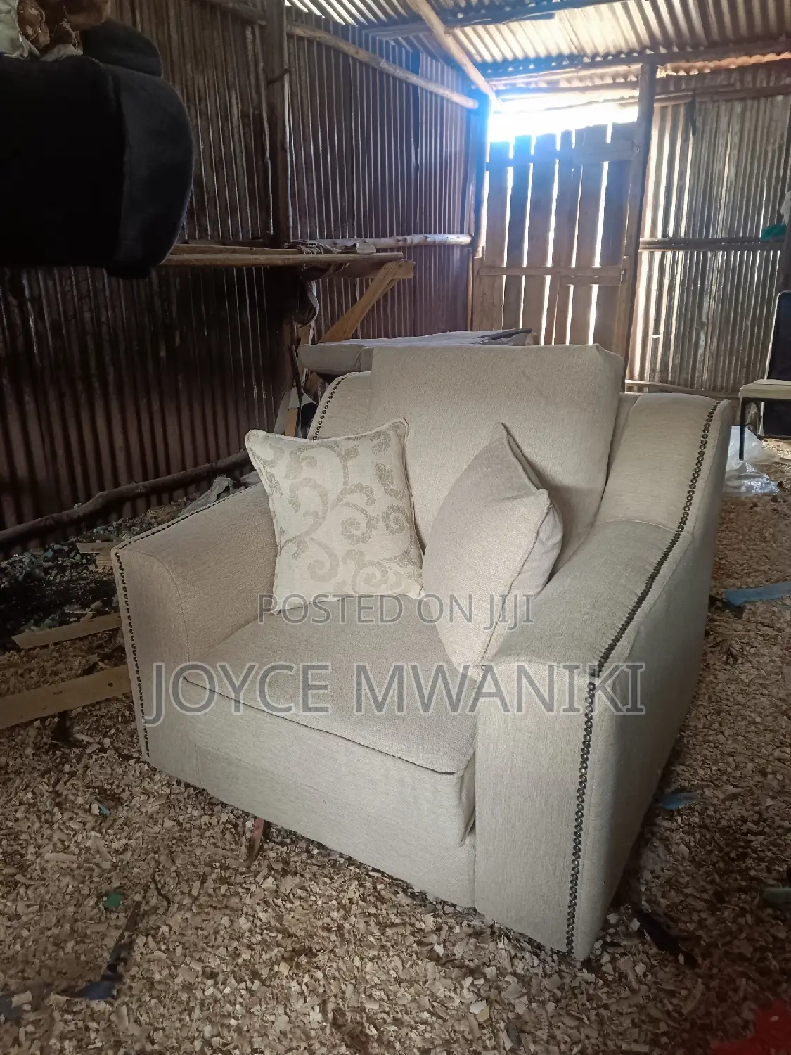 Single Sofa, Classy and Unique Design 