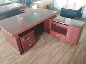 Executive Imported Morden Office Desk Mahogany 1.6 MTRS