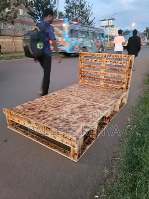 Pallet Bed- 4*6 Detachable and Blazed Pallet Bed. Nb10