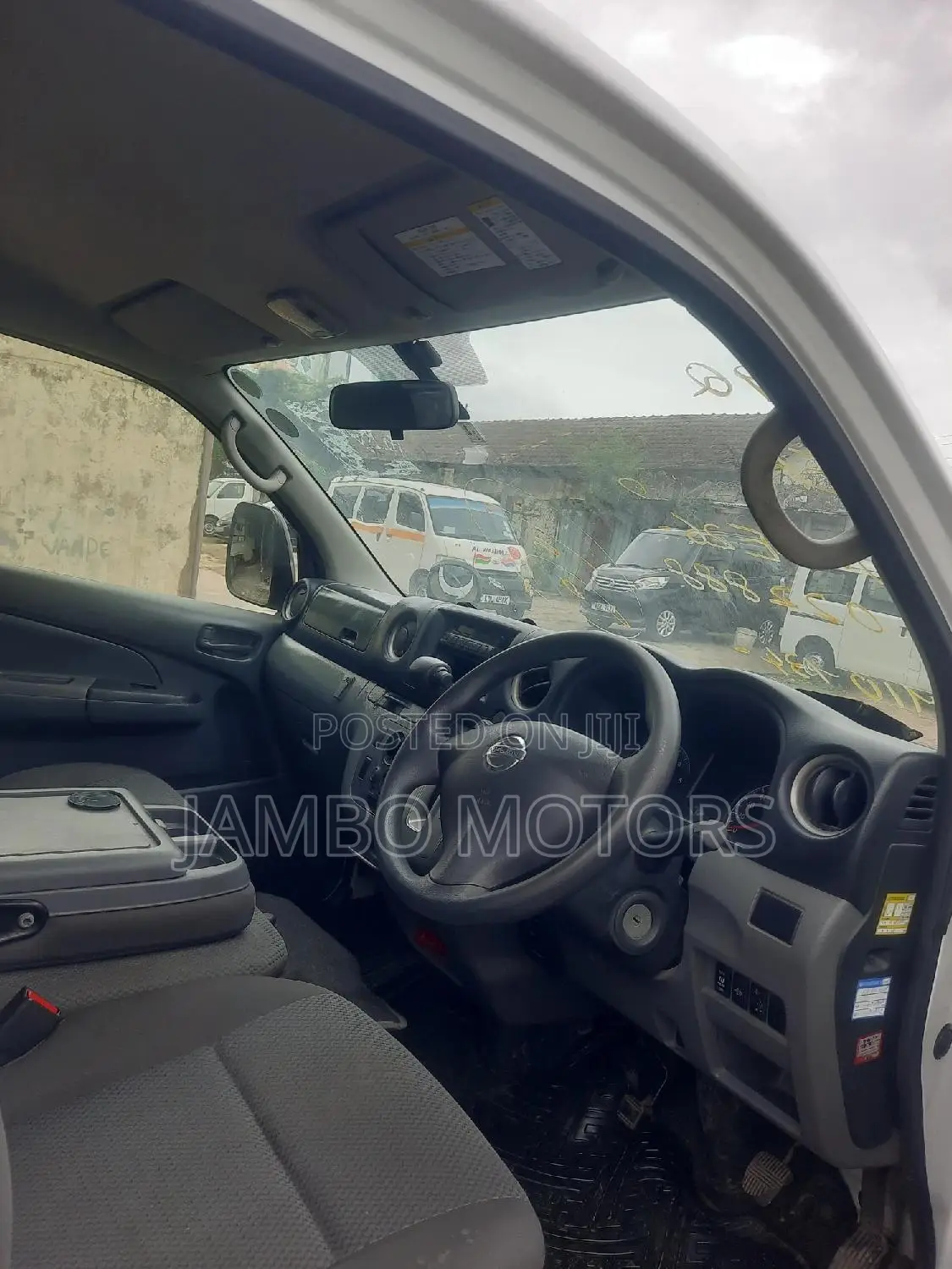 Nissan Caravan (Urvan) 2017 White