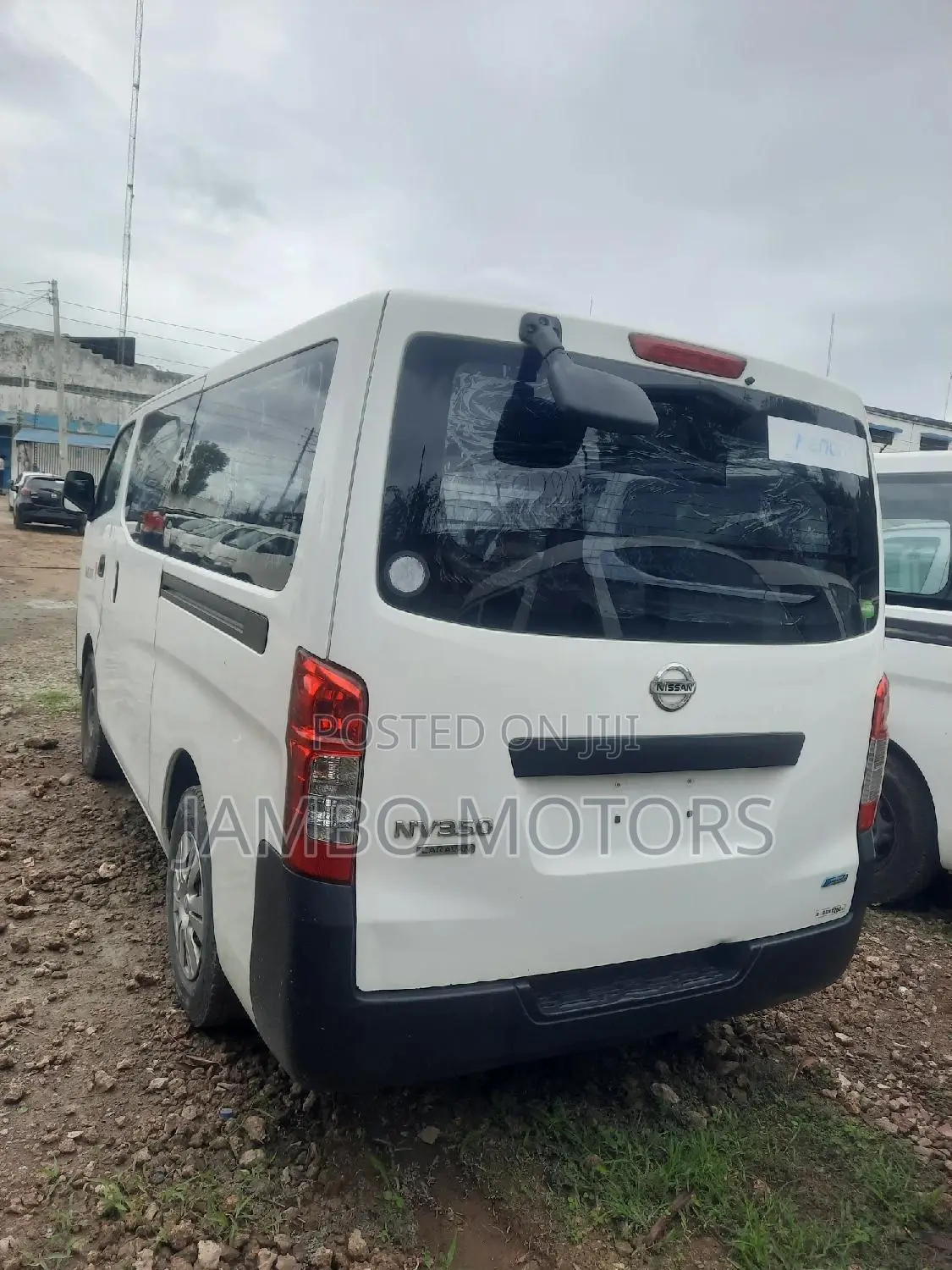 Nissan Caravan (Urvan) 2017 White