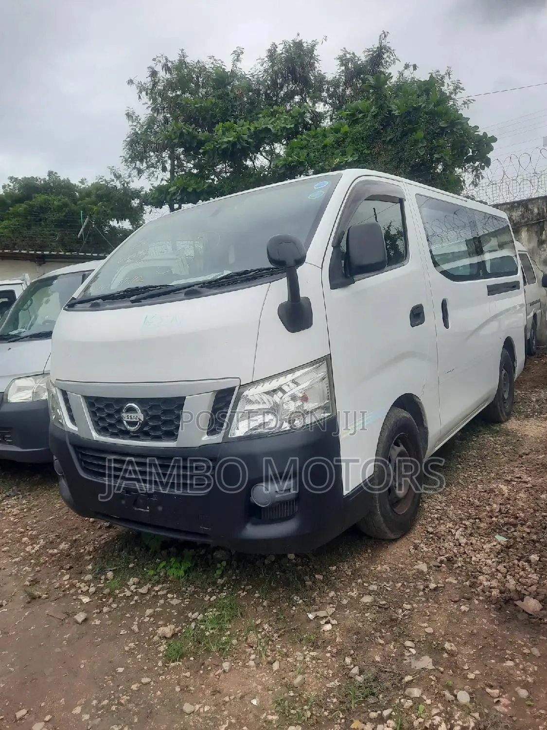 Nissan Caravan (Urvan) 2017 White