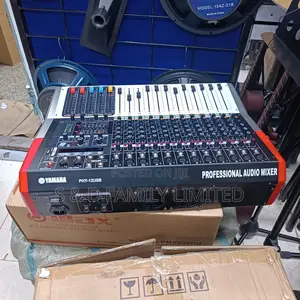 Yamaha PHY-12USB Powered Mixer