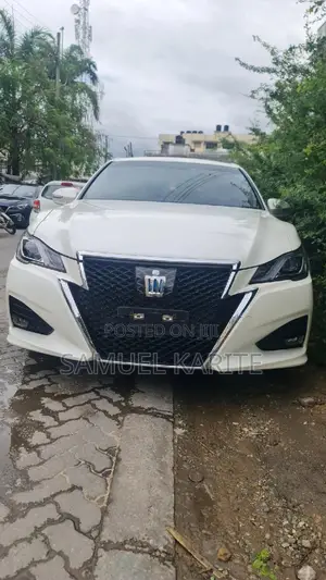 Toyota Crown 2016 White