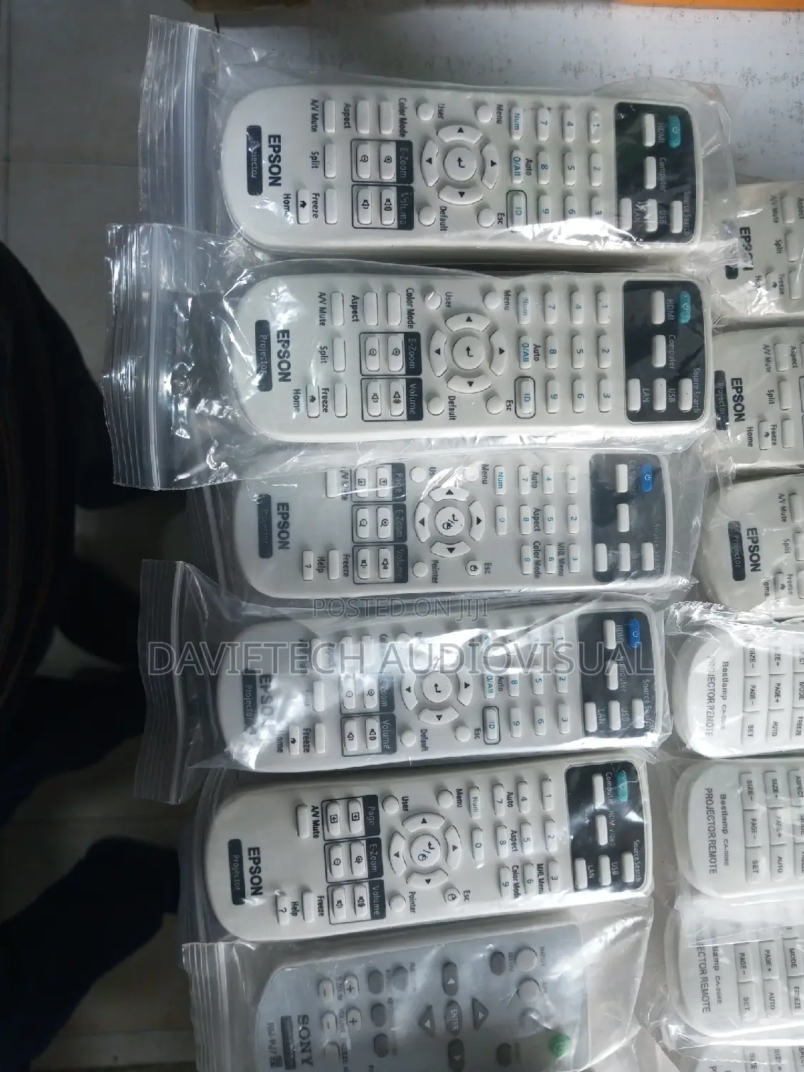 EPSON E-10, E01 Projector Remotes