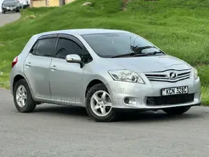 Toyota Auris 2011 Silver