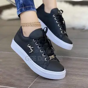 Ladies Wipe and Go Sneakers Size 37-42