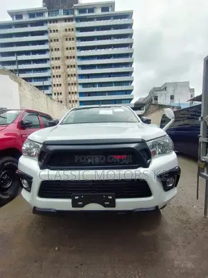 Toyota Hilux 2018 White