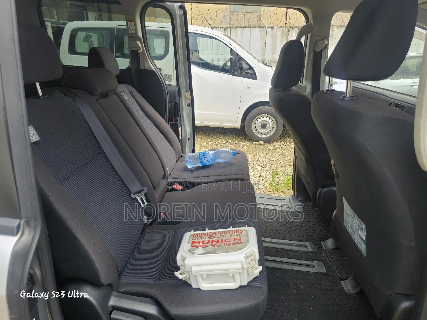 Toyota Voxy 2016 Silver