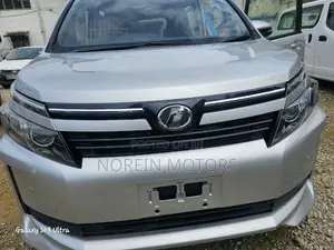 Toyota Voxy 2016 Silver